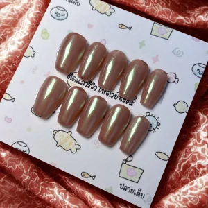เล็บทรงอัลมอนด์สีชมพูนู้ดมุกออร่า