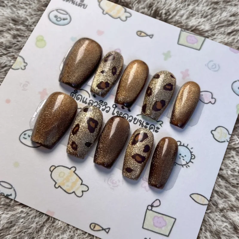 เล็บทรงโคฟฟินสีทองชิมเมอร์ลายเสือ (Gold Shimmer Leopard Print Coffin)