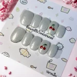 เล็บเจลสีขาวมุกกลิตเตอร์ (Pearl White Glitter) พร้อมสติกเกอร์เชอร์รี่