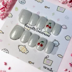 เล็บเจลสีขาวมุกกลิตเตอร์ (Pearl White Glitter) พร้อมสติกเกอร์เชอร์รี่